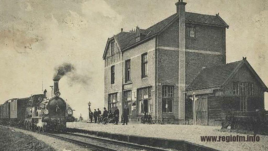 Oude foto: Trein komt aan in Noordbroek