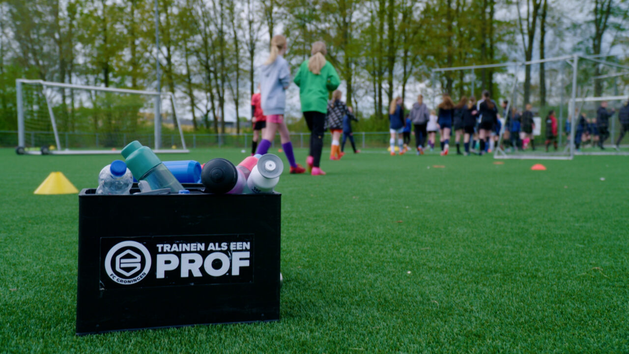 Voetbalclinic voor meiden van HS88