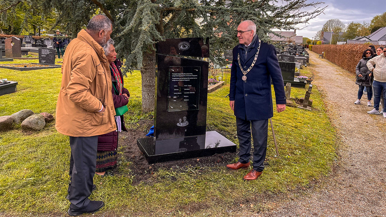 Onthulling twee Molukse monumenten door burgemeester