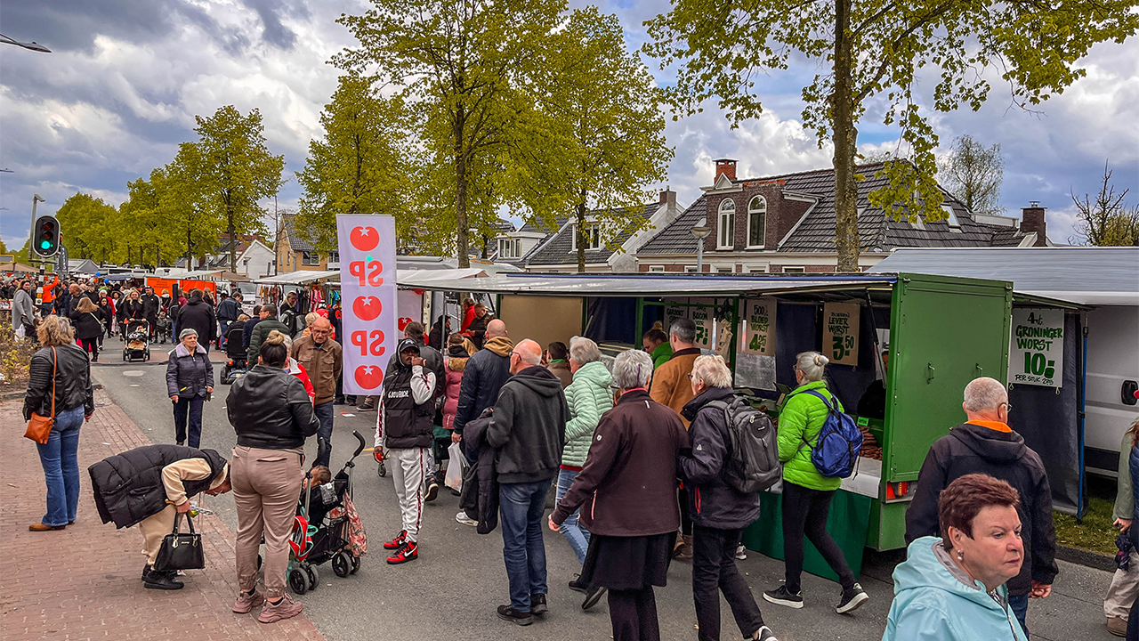 Oranjemarkt Sappemeer trekt 30.000 bezoekers