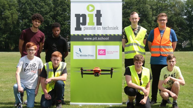 Groepsfoto drone opleiding PIT Aletta jacobs college TV