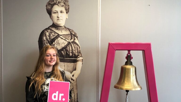 Amy vd Sluis in Aletta Jacbobs kamer TV