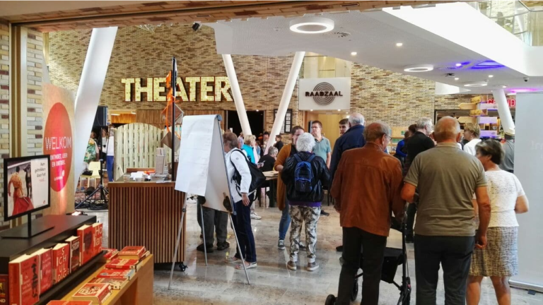 Raadzaal en theater voorkant huis van cultuur TV