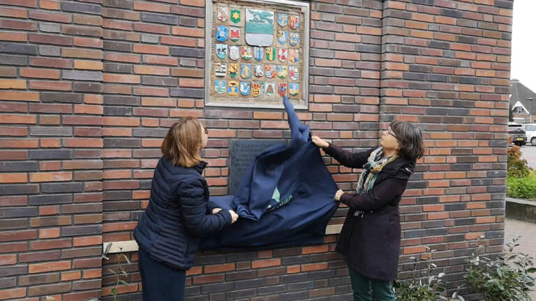 Historische gevelsteen Zuidbroek geplaatst 4