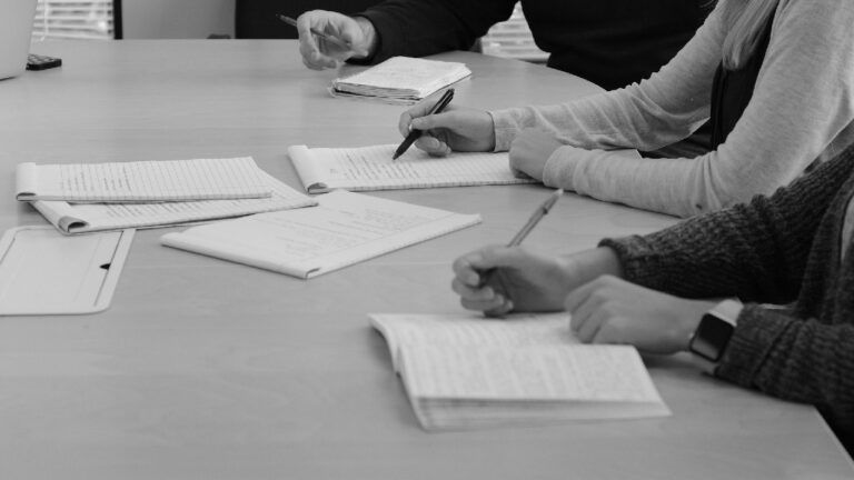 vergadering of bespreking TV