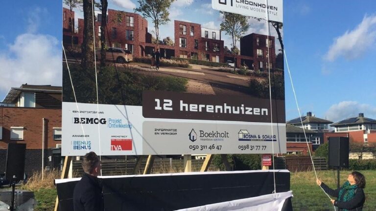 Bouwbord vosholen Hoogezand opening TV