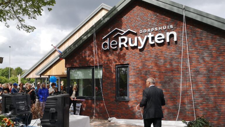 Opening dorpshuis De Ruyten Froombosch foto2 TV