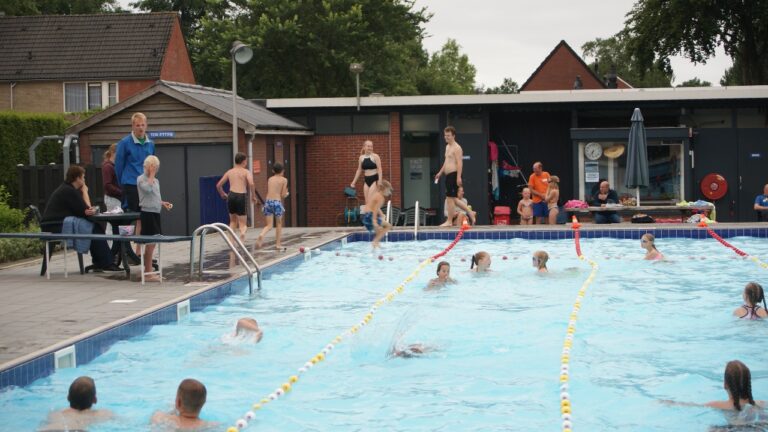 de tobbe zwembad in slochteren TV