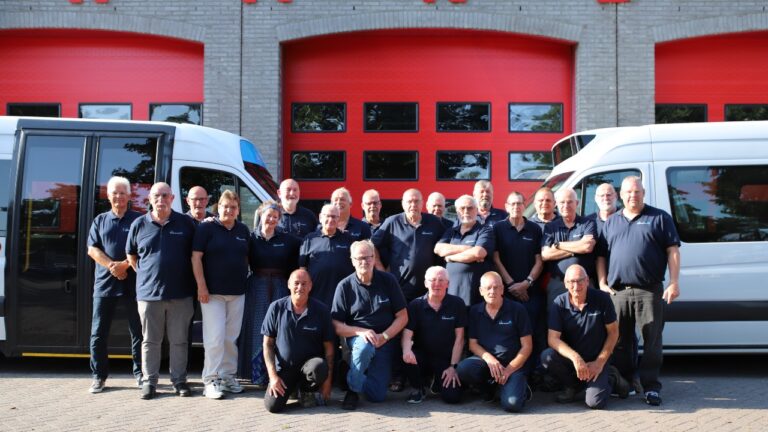 Groepsfoto stadsvervoer HS Hoogezand TV.