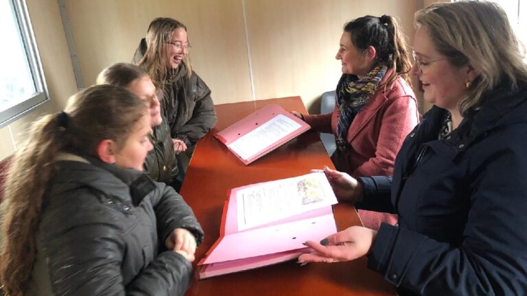 ondertekening drevenbos Aletta en weth. Nieland TV