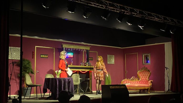 Toneeluitvoering Tjuchem