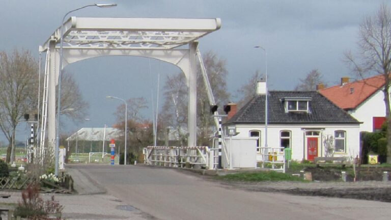 IJzeren klap brug in Lageland TV