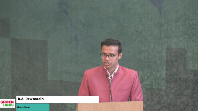 R. Dewnarain van GroenLinks in gemeenteraad
