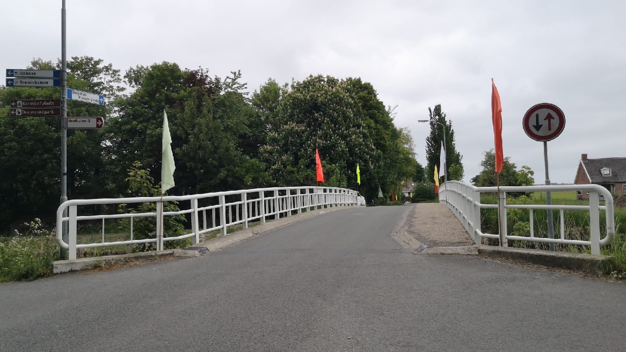 brug bij Tjuchem TV