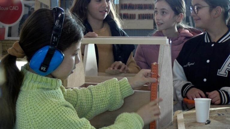 Sequence 02.00_05_52_27.Still001TV