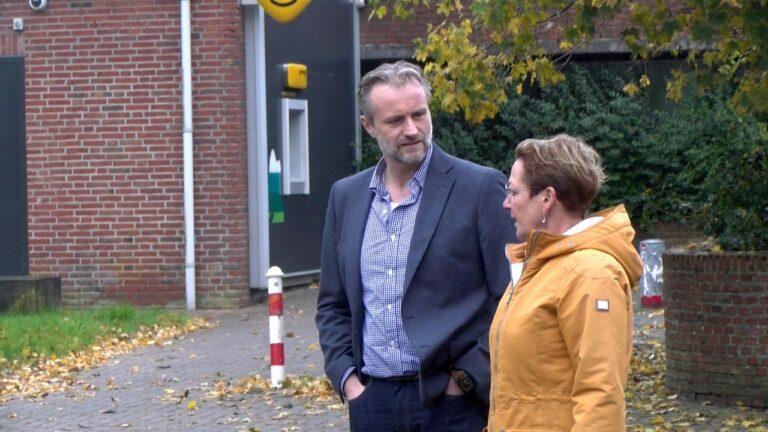 Sequence 04.00_02_29_12.Still001TV