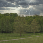 Onweer en windstoten verwacht