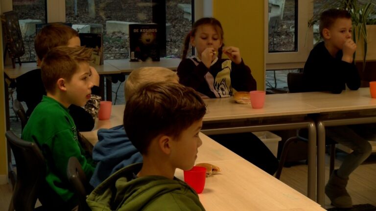 Sequence 04.00_00_13_01.Still001TVTV