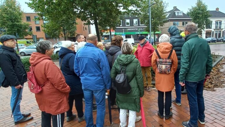 wandelexcursie Van Faber naar de sluis - foto Ontdek Midden-Groningen TV