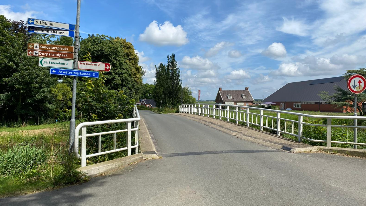 Brug noordkant Tjuchem