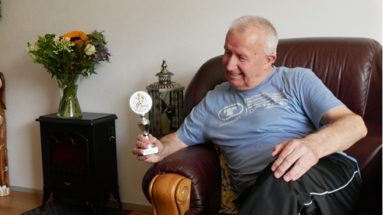 Frans Scheuneman (73) uit Hoogezand liep dinsdag zijn 200ste Brinkloop in Diever