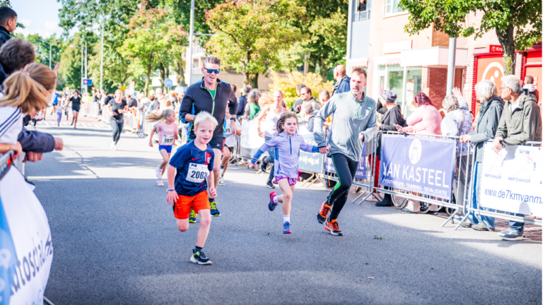 Jesper Bos wint Ouder-Kindloop tijdens 7km van Martenshoek
