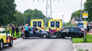 Frontale aanrijding op Abraham Kuypersingel in Hoogezand
