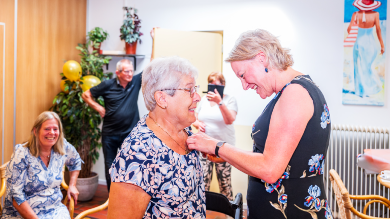 Koninklijke Onderscheiding uit aan mevrouw M.J.F. (Greet) van Groeningen-van der Erf uit Muntendam