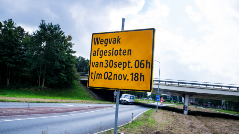 Afsluiting rotondes bij afritten A7 in Hoogezand