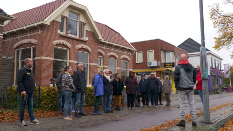 Van Faber tot Sluis, gids met wandelaars