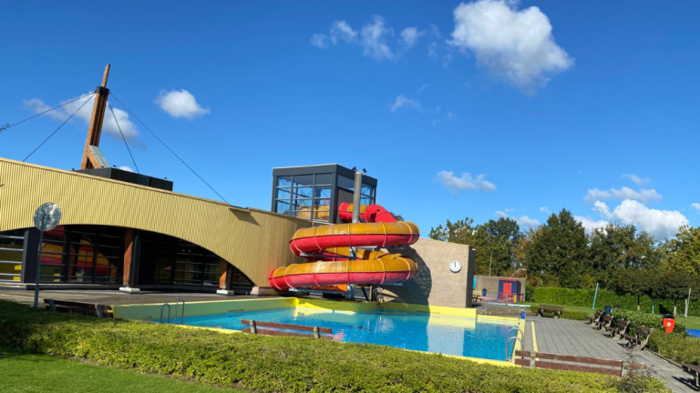 Buitenbad zwembad de Kalkwijk Hoogezand