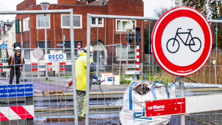 Vervanging en versteviging van spoor tussen Groningen en Winschoten in volle gang