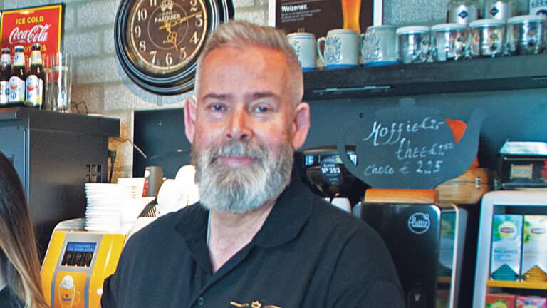 Henk Kuper, sportcafé Siddeburen