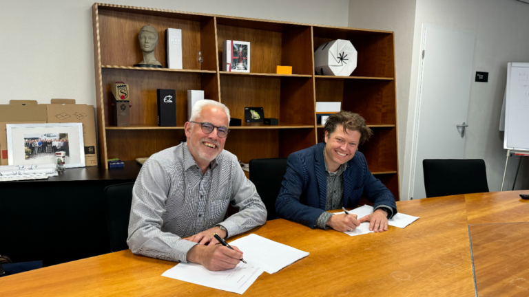 Brian Oost, Eska’s Head of Operations - Solid Board Business Area, en René Rozendal, Paques Biomaterials’ co-founder