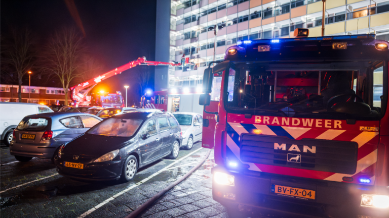 Middelbrand in flat aan Tak van Poortvlietstraat in Hoogezand