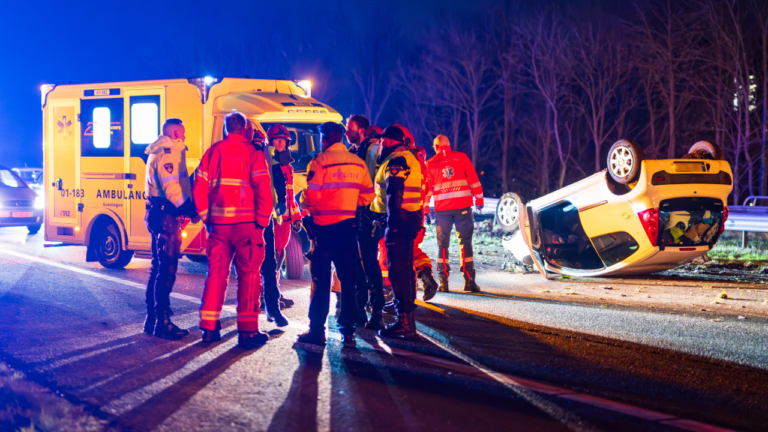 A7 afgesloten tussen Hoogezand en Groningen na ernstig ongeval met meerdere voertuigen