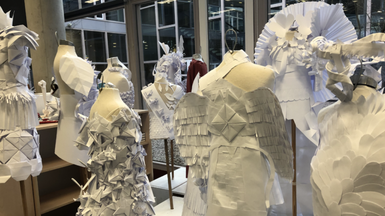 EXPOZWART/WIT BINNENKORT GEOPEND