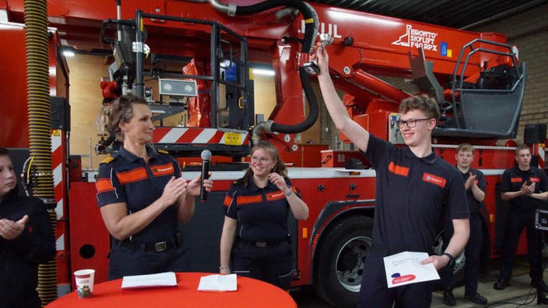 Brandweer Hoogezand wint jeugdbrandweervaardigheidstoetsen in Farmsum.