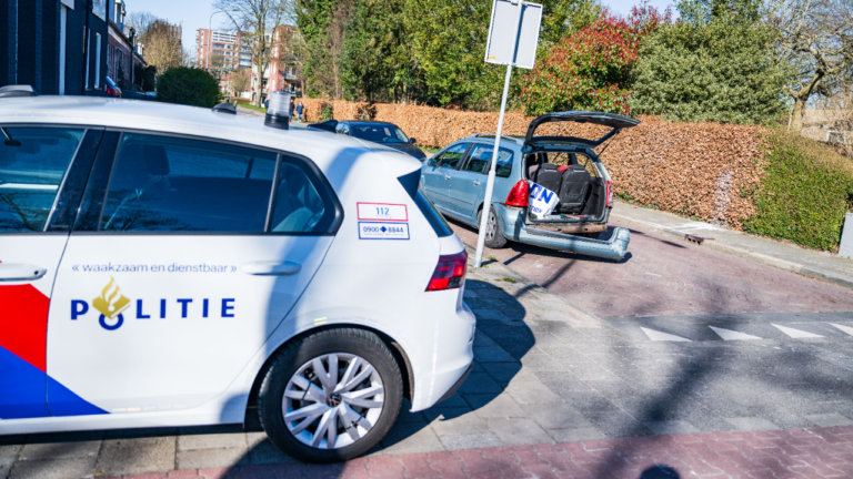 Aanrijding vrachtauto en personen auto op Hoofdstraat en de Frans Halsstraat in Hoogezand