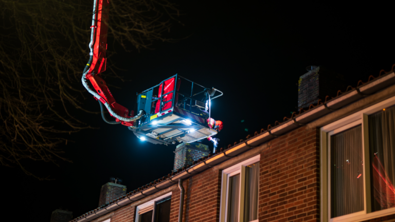 schoorsteenbrand aan Johannes Vermeerstraat in Hoogezand