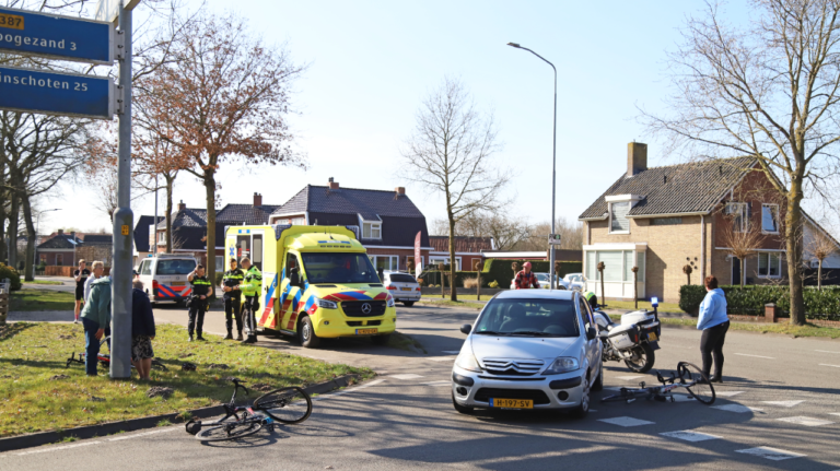 Ongeluk met wielrenster op de Hoofdweg in Kolham