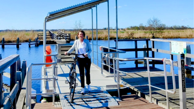 Veerpontje Zuidlaardermeer, wethouder Hoesen