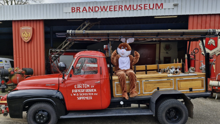Eieren zoek bij het brandweermuseum.