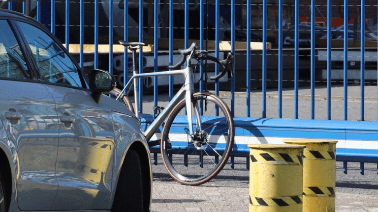 Aanrijding met wielrenner, kruising van de Industrieweg met de Ambachtsweg in Hoogezand