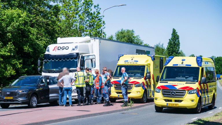 N386 in Kolham, vrachtwagen op personen auto