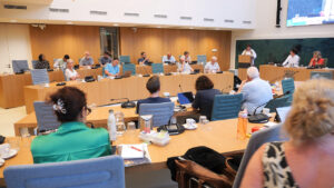 Screenshot - Raadscommissie Toekomstvisie Harkstede 2050 - Donderdag 26 juni- Erianne Van der Burg en raad (formaat goed)