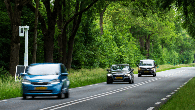 Flexflitspaal duikt op buiten Midden-Groningen