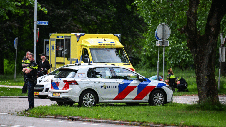 Aanreiding fietser met een auto op de Vosholen in Sappemeer