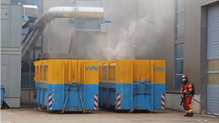 Brand in papiercontainer, Simian in Westerbroek