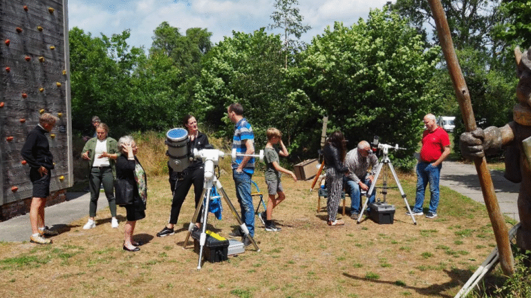 Zon veilig bekijken in Kolham. Foto: W. Zijlema